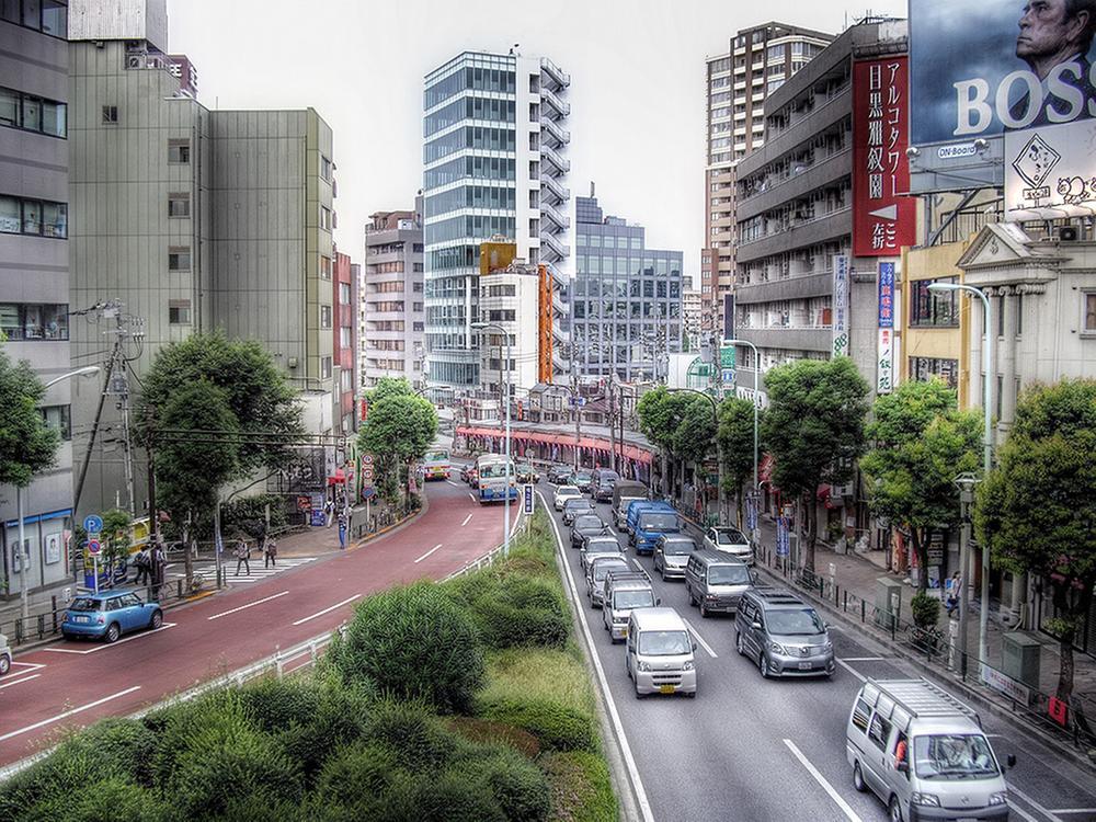 Streets around. Lined many eateries [Assistant hill Noriyuki Kwon]