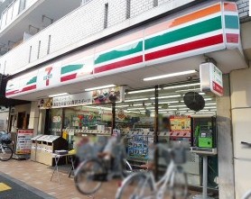 Convenience store. Seven-Eleven (convenience store) to 200m