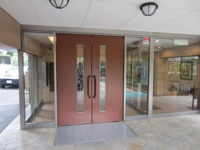 Entrance. Common areas