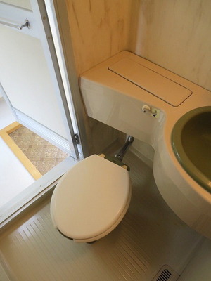 Toilet. 3-point unit toilet