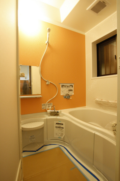 Living and room. Brand new [Bathroom add 焚可]