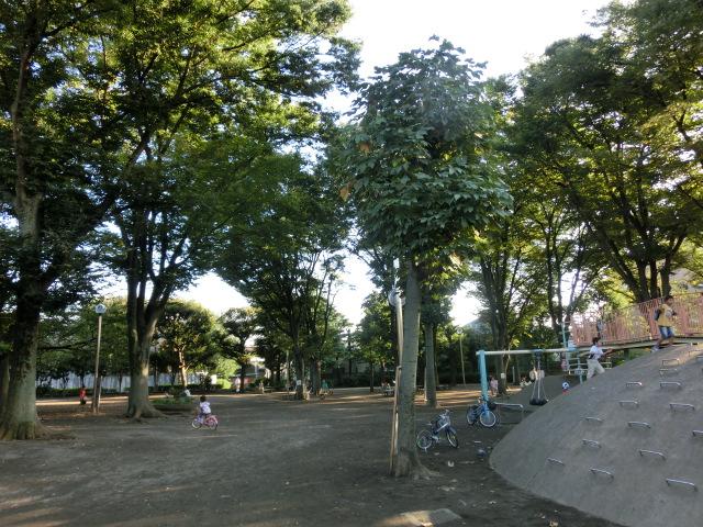 park. 150m until the oil level park