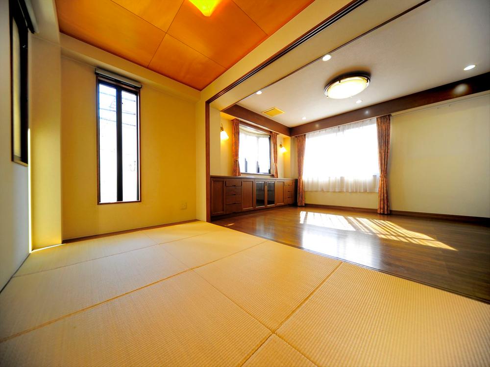 Living. Place the tatami space is next to the living room