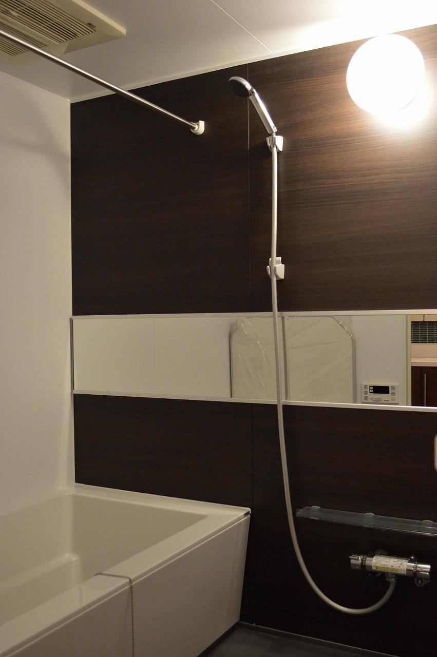 Bathroom. Panasonic 1418 size unit bus in harmony with the room atmosphere