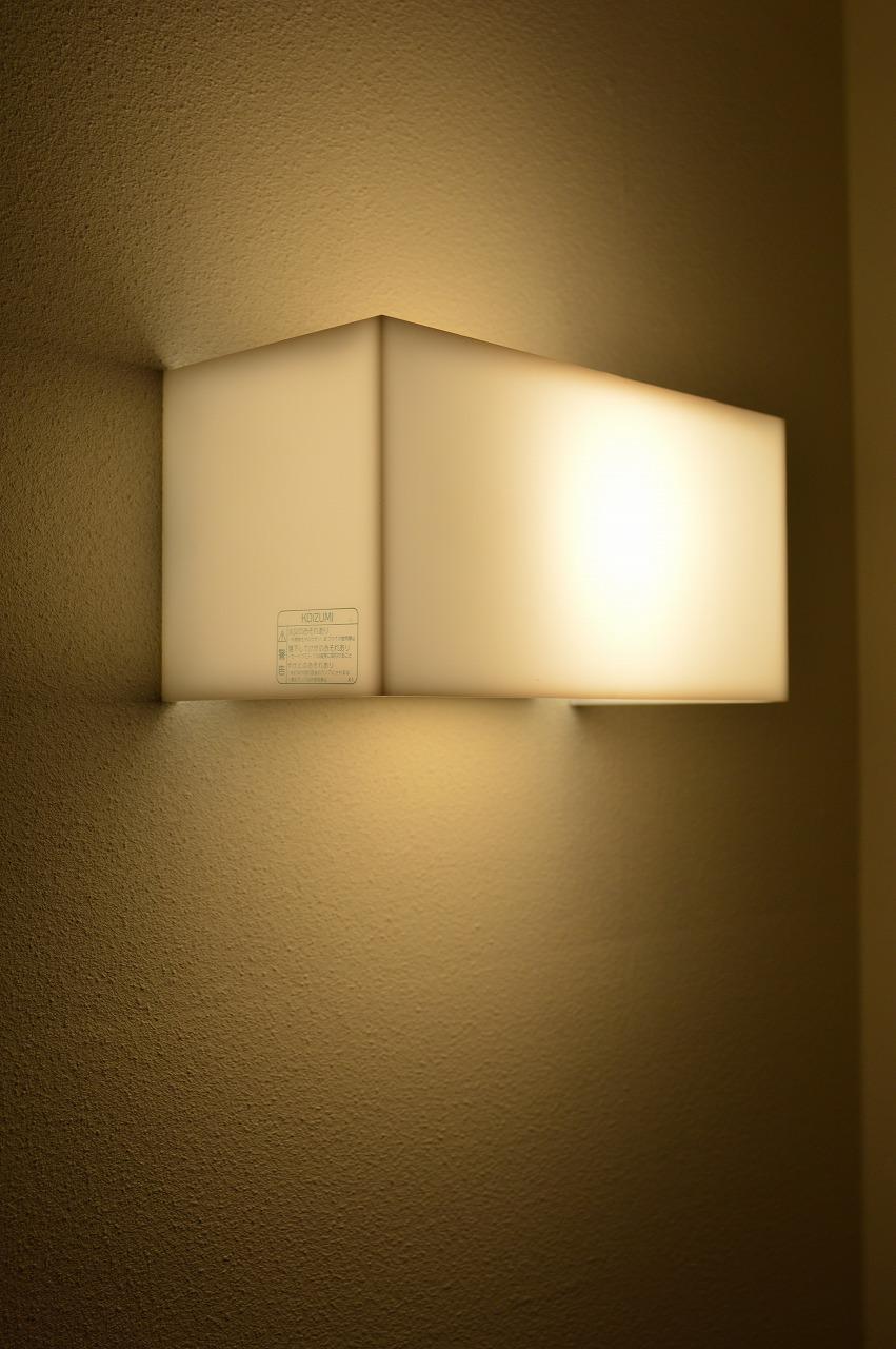 Other Equipment. Lighting with a wall that assumes the bedside of room1