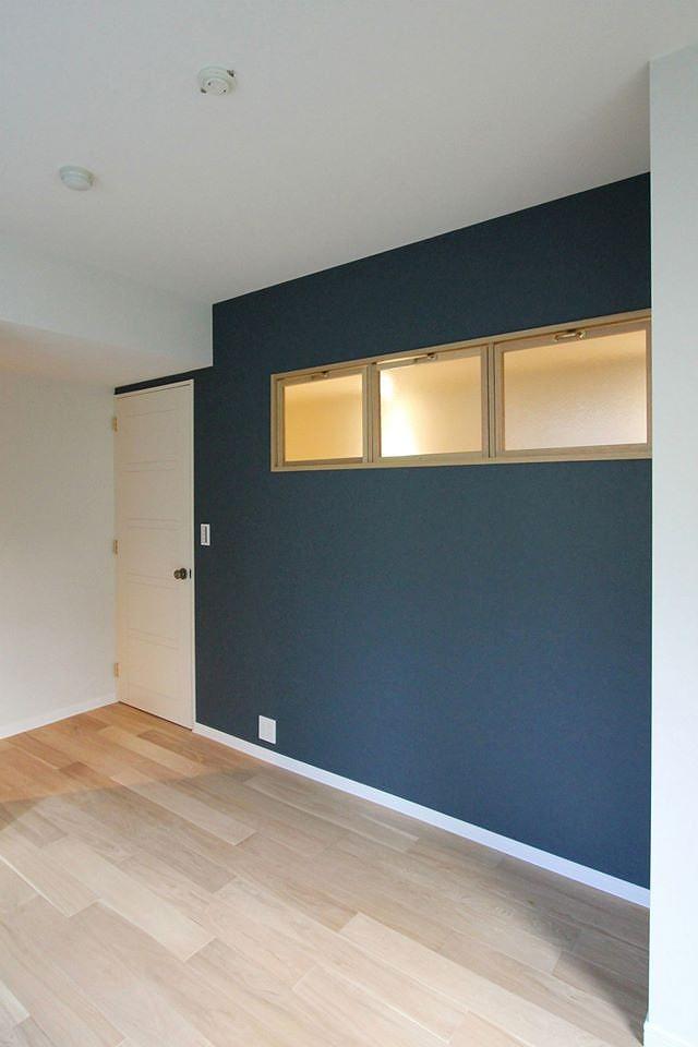 Non-living room. Dark blue wall gives a calm room1