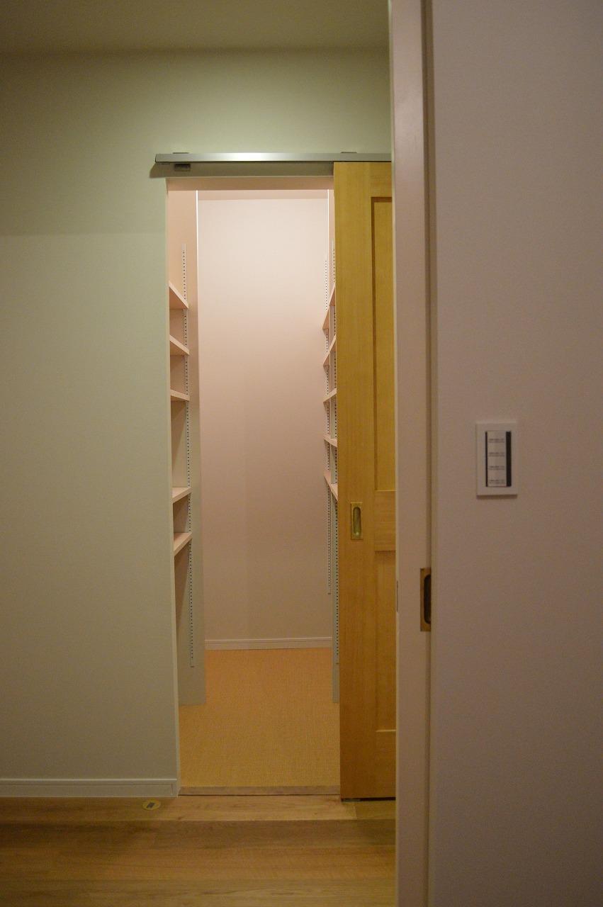 Receipt. Walk-in closet is also in the middle of the corridor (WIC2) is. Golf club, Sunobodo, The possible length thing storage as for those of hobbies, such as surfboards that can be supported. And shelf is provided, It is also possible to put small things be orderly