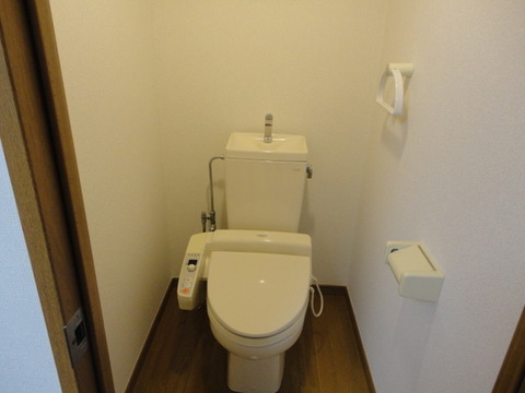 Toilet.  ■ Separate toilet. It is a warm water washing toilet seat.