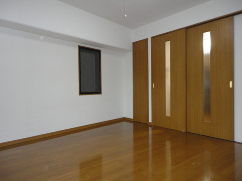 Living and room.  ■ About 7.4 Pledge of Western-style. With storage.