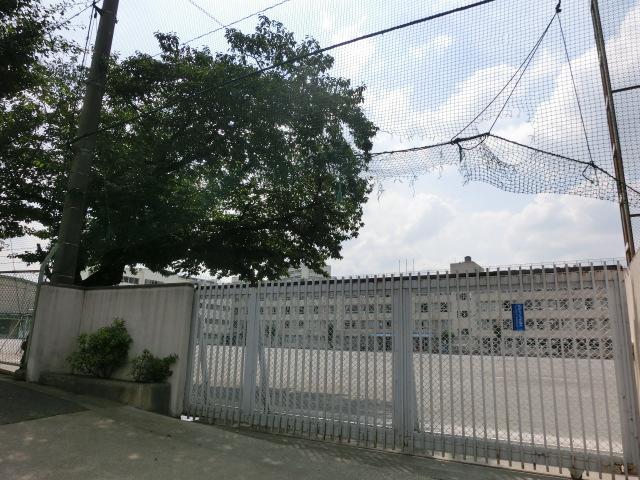 Junior high school. 812m to Meguro Ward Higashiyama Junior High School