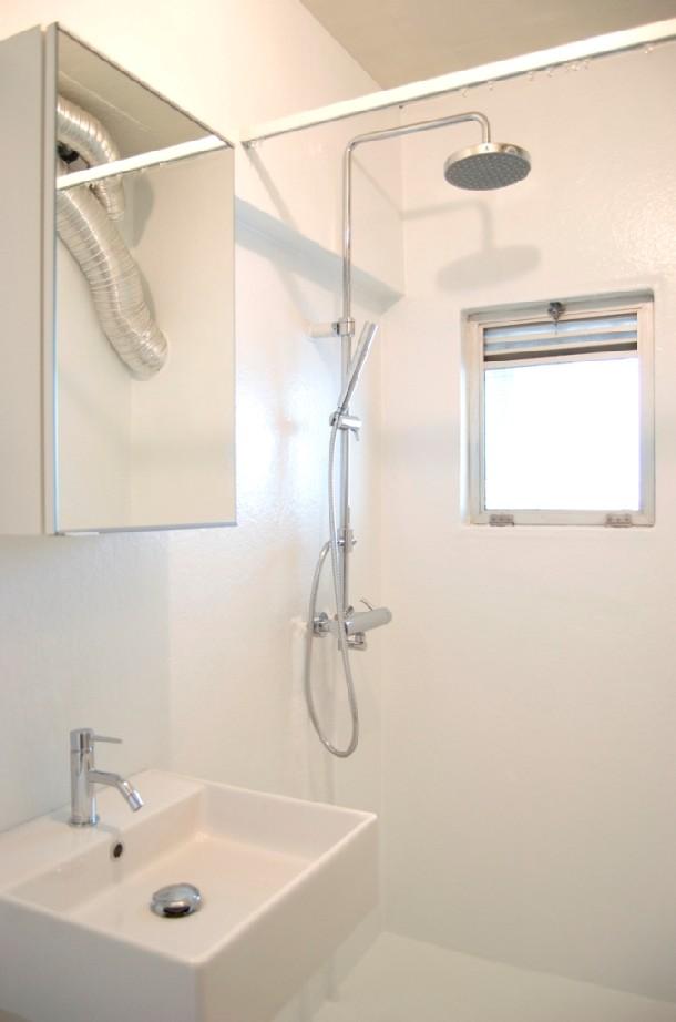 Bathroom. Indoor (September 2010) Shooting