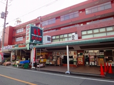 Supermarket. 130m to Super Bunkado (Super)