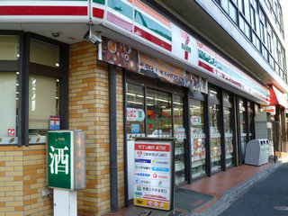 Convenience store. 300m to Seven-Eleven (convenience store)