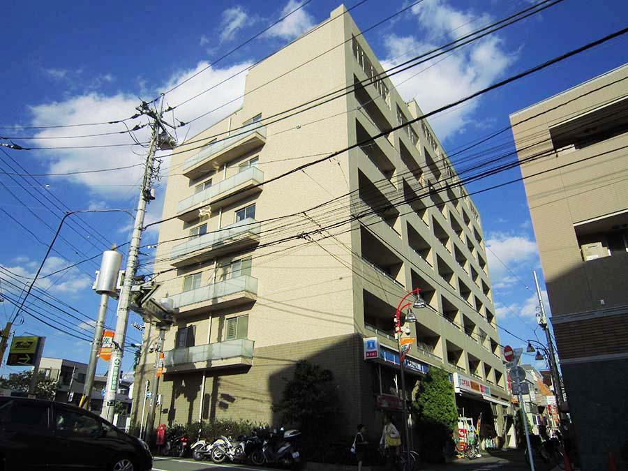 Local appearance photo. It is ideally situated in a 4-minute walk from Gakugei University Station.