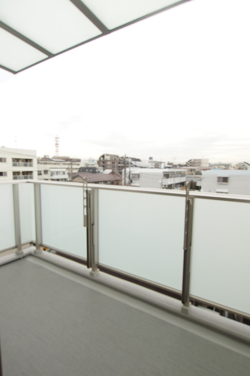 Balcony. View ・ Sunny (front building is not open).