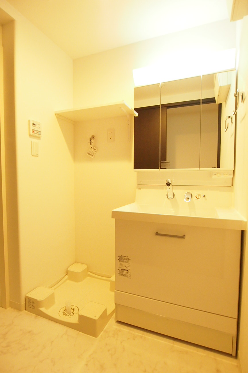 Washroom. Wash basin with a step table in consideration of the children.