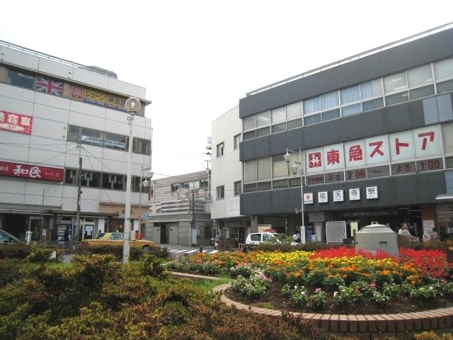 station. Tokyu Toyoko Line "Yutenji" 920m to the station