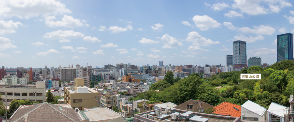 Surrounding environment. Than "Daikanyama" station, Advanced the lush flat old Yamate Street, It will be born on a hill of among the city center.  ※ Hope the southwest from the fourth floor equivalent of height local, Has been panorama photos taken in August 2013, Slightly different from the actual view. View is not intended to be guaranteed over future.
