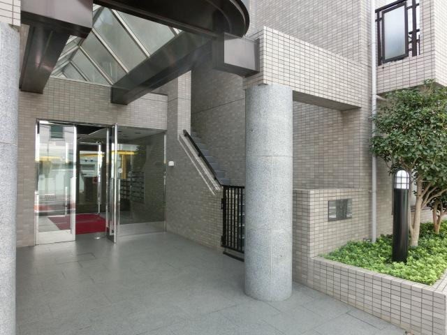 Entrance. Common areas