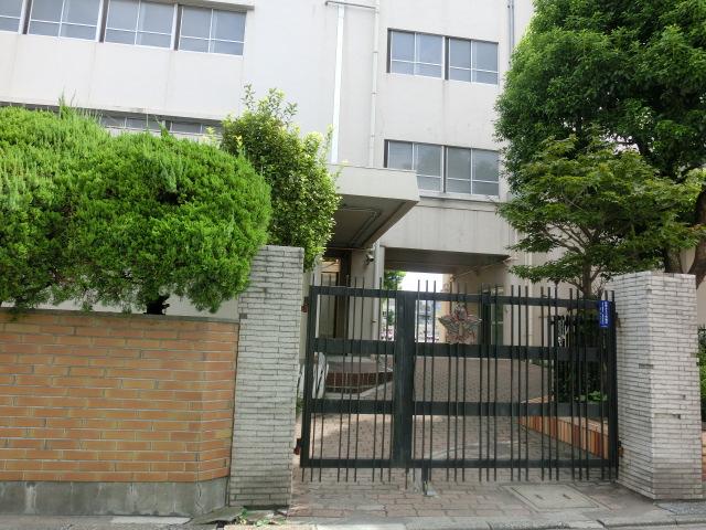 Primary school. 385m to Meguro Ward Takaban Elementary School