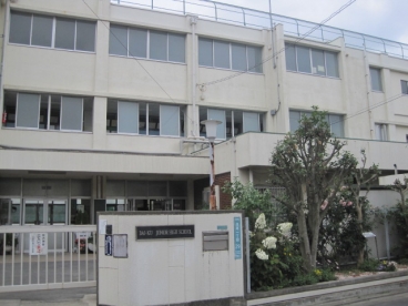 Junior high school. 50m to Meguro ninth junior high school (junior high school)