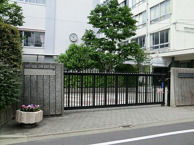 Junior high school. 867m to Meguro Ward fourth junior high school