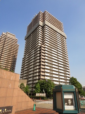 Building appearance. Ultra-high-rise apartment building is located in the southwest end of the Ebisu Garden Place