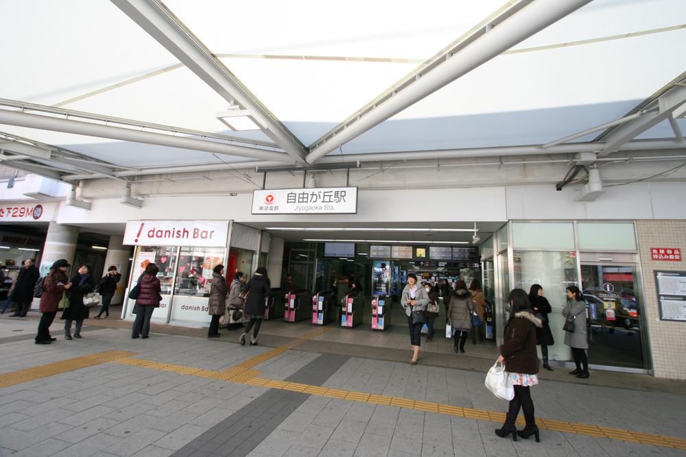 station. To Jiyugaoka Station 720m Tokyu Toyoko Line ・ 2-wire of Oimachi Line available. Shinjuku is from March 16 ・ Direct from Ikebukuro. Access Yu