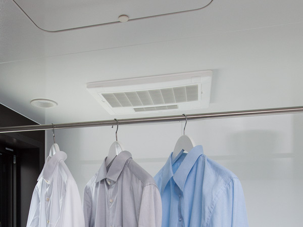 Bathing-wash room.  [Bathroom ventilation dryer] Bathroom ventilation dryer is standard equipment. You can also hang out the laundry even on rainy days in the middle of the night.  ※ Same specifications