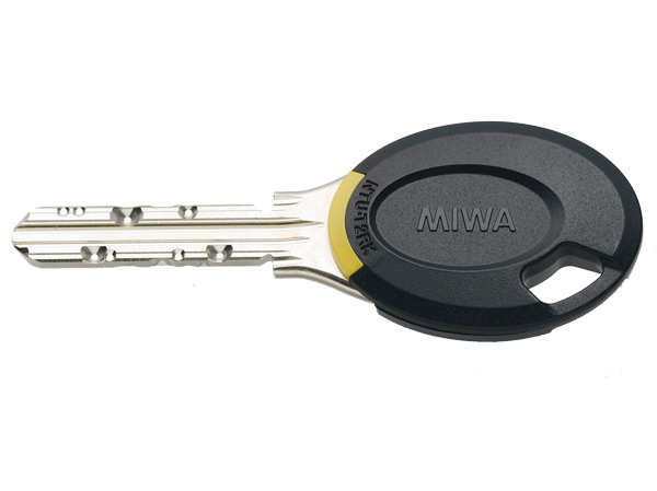 Security.  [Reversible key (key leader-integrated)] And that duplication is difficult, Because of its high resistance to picking resistance, Adopt a cylinder key is excellent in crime prevention. Reversible type, Also it has excellent operability.  ※ Same specifications