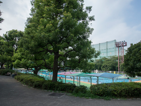 Surrounding environment. Meguro Kumin Center park (about 430m / 6-minute walk)