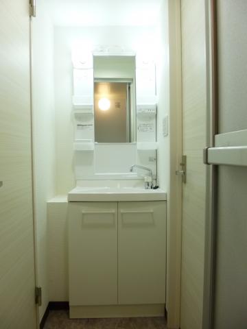 Wash basin, toilet