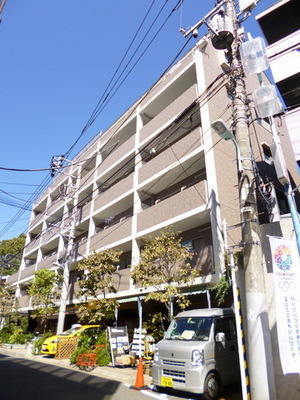 Building appearance. Convenience store on the first floor part ・ There is a second-hand bookstore