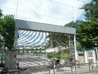 Primary school. Municipal Kamimeguro 400m up to elementary school (elementary school)