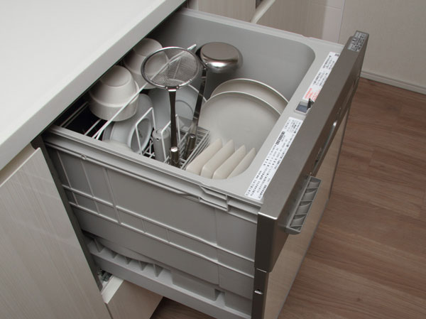 Kitchen.  [Dishwasher] Out of tableware it is easy in the drawer type, Standard equipped with a dish washing and drying machine. Supports clean up after a meal.