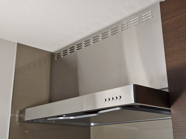 Kitchen.  [Range food] Care, such as oil stains with a simple rectification plate, It has adopted a range hood of simple design.