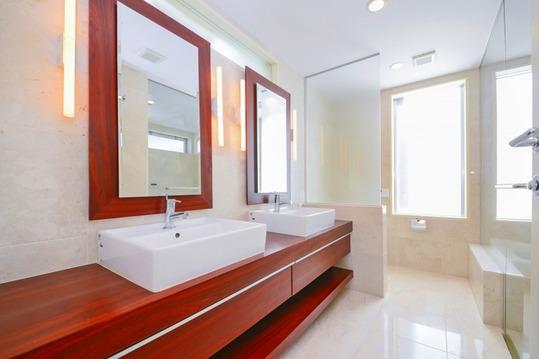 Wash basin, toilet. Powder Room And double bowl, such as luxury hotel, Design is not only abundant storage.