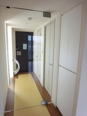 Living and room. Corridor portion from the front door