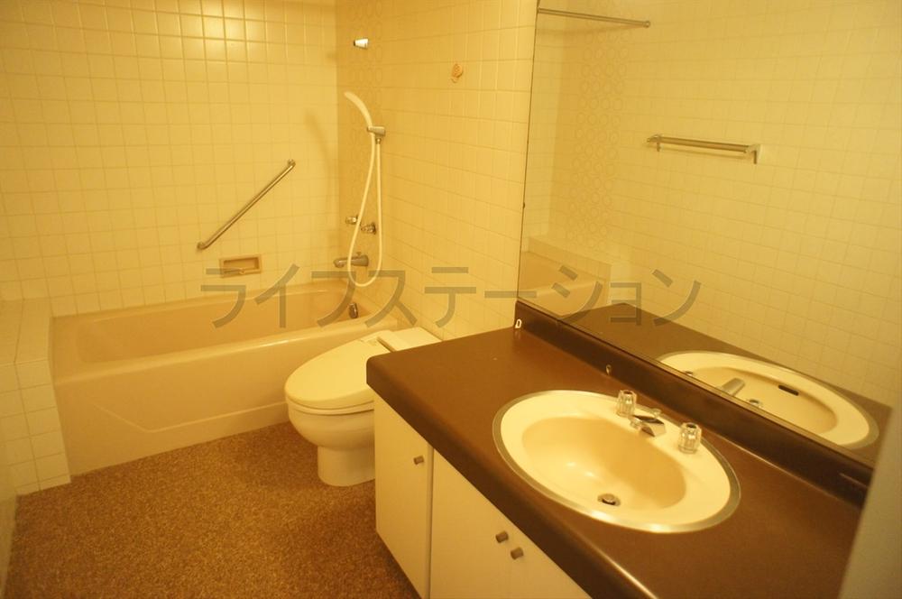 Bathroom. Local (November 26, 2013) Shooting