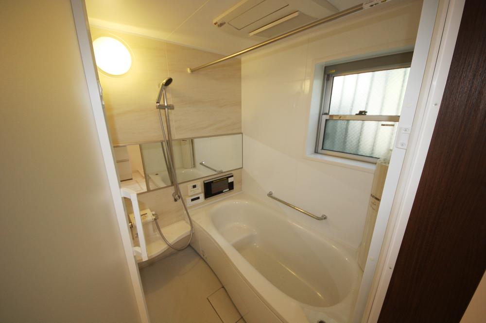 Bathroom. Digital terrestrial TV (12 inches) ・ Mist sauna rooms