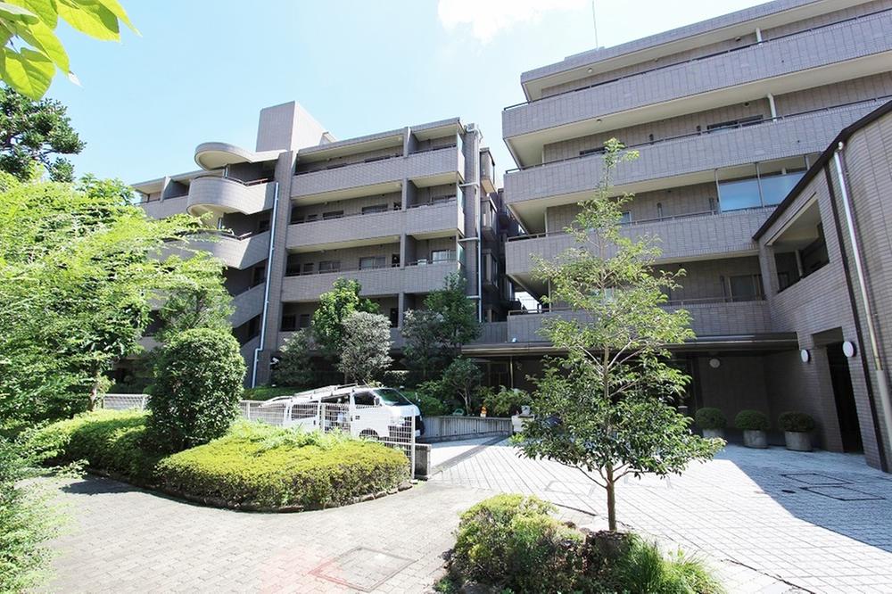 Local appearance photo. Heisei built three years! 24 hours is the apartment of manned management Local (August 2013) Shooting
