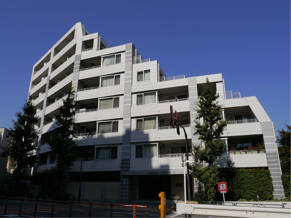 Local appearance photo. Local (11 May 2013) Shooting The appearance of the tiled white in harmony with the Meguro Himonya