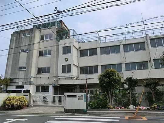 Junior high school. 760m to Meguro Ward ninth junior high school