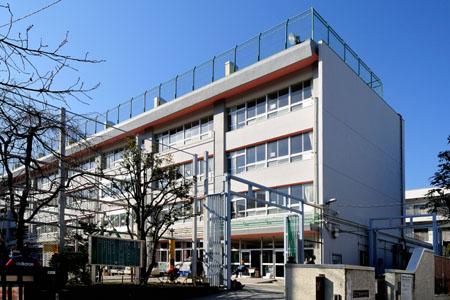 Primary school. Municipal Higashine 1000m up to elementary school