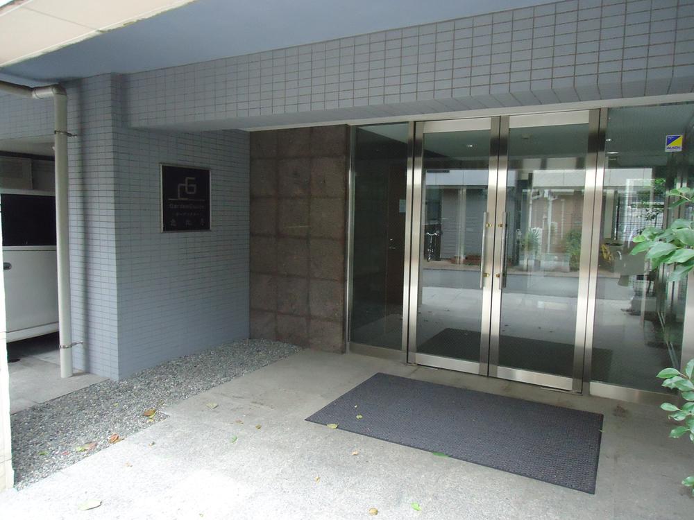 Entrance. Common areas