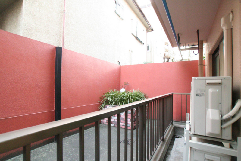 Balcony. Laundry Area outdoor, Corner room