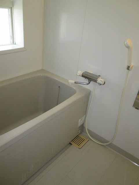 Bath. Same property separate room photo
