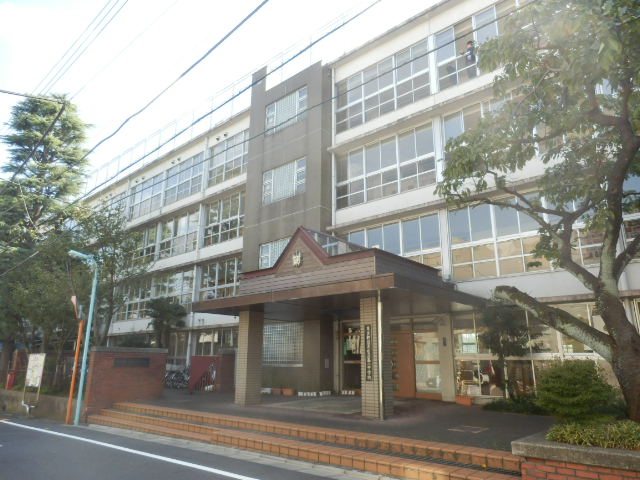 Junior high school. 311m to Meguro Ward eighth junior high school (junior high school)