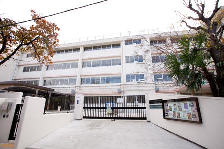Primary school. 163m to Meguro Ward moonlight original elementary school
