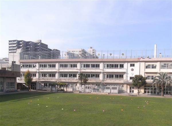 Primary school. Shimo until elementary school 727m